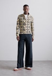 Nanushka TOMOO - Cardigan - creme/black totem