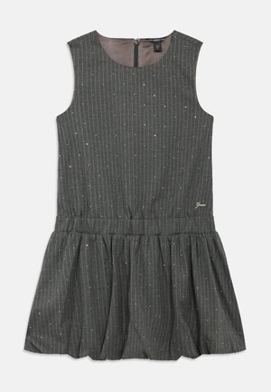 Ujjatlan szürke ruha függőleges tűcsíkokkal, szórt apró fehér pöttyökkel, húzott szoknyával és hátsó cipzáras záródással.