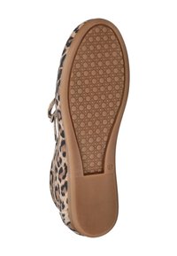 Schoenen met luipaardprint, voorzien van een gestructureerd bovenmateriaal, een beige rubberen zool met ronde grippatronen en een vetersluiting. Maat 37.