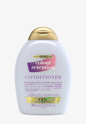 Botella de plástico blanca y perlescente con forma redondeada, tapa superior dorada, y texto en púrpura que destaca "Acondicionador" y "Retención del Color".