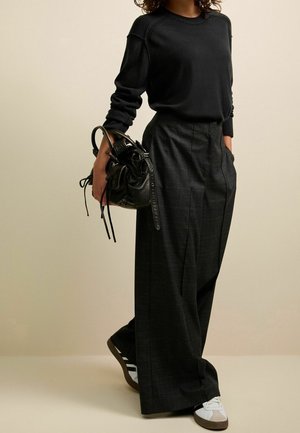 Next, Pullover - black