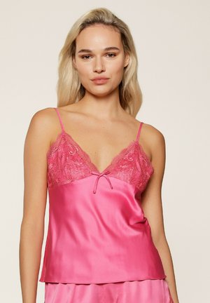 Rote Satin-Camisole mit Spitzenbesatz und verstellbaren Trägern. Sie hat einen V-Ausschnitt und ein vorderes Schleifendetail, das ein weiches und strukturiertes Erscheinungsbild bietet.
