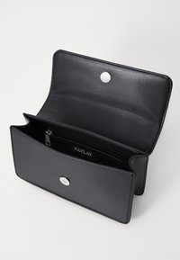 Thumbnail Image 4