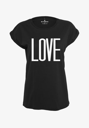 Schwarzes T-Shirt mit hochgekrempelten Ärmeln, das auf der Vorderseite einen auffälligen, großen weißen "LOVE"-Grafikdruck zeigt. Weicher Stoff mit lässiger Passform.