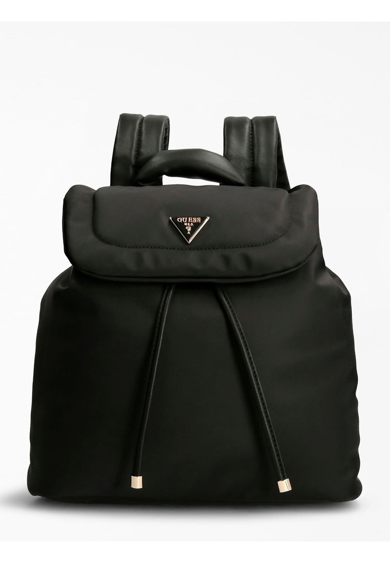 Zaino in tessuto morbido nero con spallacci imbottiti, pattina frontale con chiusura a cordino e un piccolo logo triangolare in metallo Guess.