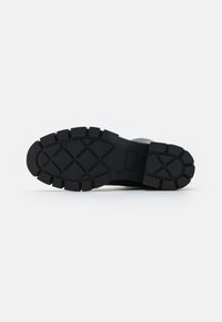 Zign Kotníkové boty na platformě - black