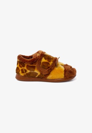 Zapatillas de casa de felpa con diseño de jirafa, que cuentan con material de felpa amarillo y marrón, puntera redondeada, correa de velcro y suela texturizada.