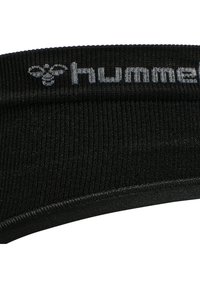 Schwarzes, dehnbares Kopfband mit gerippter Textur und glattem Rand. Vorn mit grauem "hummel"-Logo.