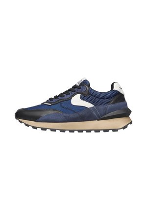 Sneakers in blu navy e mesh nera con dettagli in suede, caratterizzati da un logo bianco, suola testurizzata e una silhouette retrò.