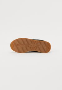 Thumbnail Image 5