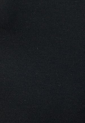 Tela negra con una textura suave y un sutil patrón acanalado, adecuada para diversas aplicaciones de prendas de vestir. Sin acentos ni herrajes visibles.