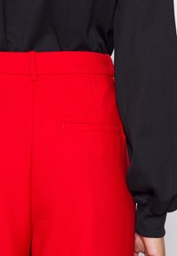 DESIGNERS REMIX Pantalon classique - red