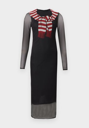Rochie midi neagră cu mâneci lungi, mâneci și tiv transparente, decorată cu un imprimeu de eșarfă în dungi roșii și albe legată la gât.