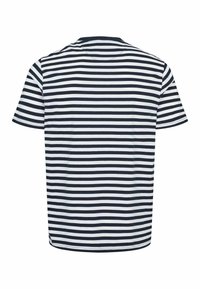 Pruhované tričko vyrobené z bavlny, so šikmými čiernymi a bielymi pruhmi, krátkymi rukávmi a okrúhlym výstrihom. Zobrazený zadný pohľad.