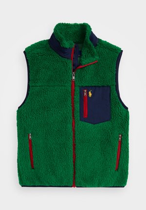 Grønn fleecevest med høy krage, marineblå stoffdetaljer, røde glidelåser, og en brystlomme med en liten gul logo.