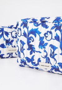 Blue floral patterned fabric cosmetic bags with white background, rectangular shape, featuring VERO MODA labels stitched on the front.