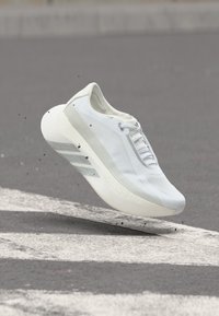 Δεν επιλέχθηκε, footwear white/silver-coloured metallic/metallic