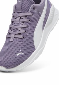 Puma ANZARUN LITE - Tekaški copati za cesto - pale plum silver mist