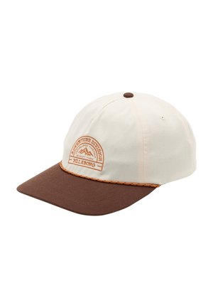 Hvid og brun kasket med buet skygge, med et rundt broderet logo med bjergmotiv og tekst "Adventure Division Billabong" på frontpanelet.