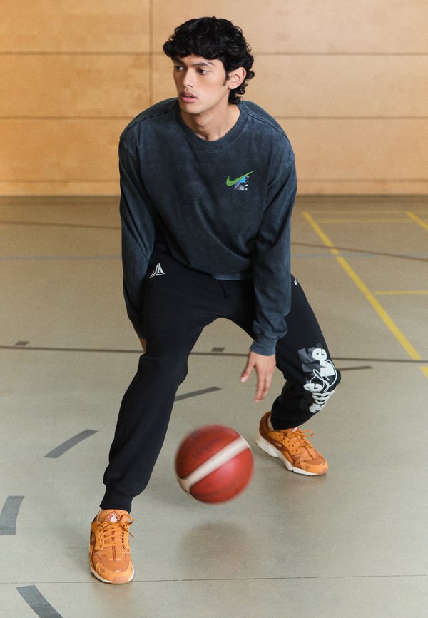 CLUB JOGGER PANT - Tracksuit bottoms3