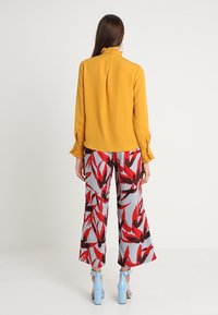 mint&berry Bluse - yellow