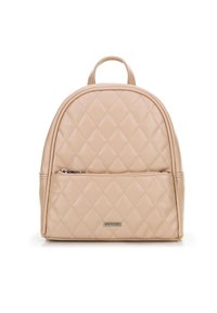 Sac à dos en simili cuir beige matelassé avec une forme arrondie, une poignée supérieure et une poche zippée à l'avant. Présente un motif en diamant et une plaque avec le logo de la marque.