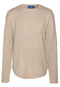 Beżowy sweter dzianinowy z długimi rękawami, okrągłym dekoltem i luźnym krojem. Ma zaokrąglony dół i subtelną fakturę na całej powierzchni.