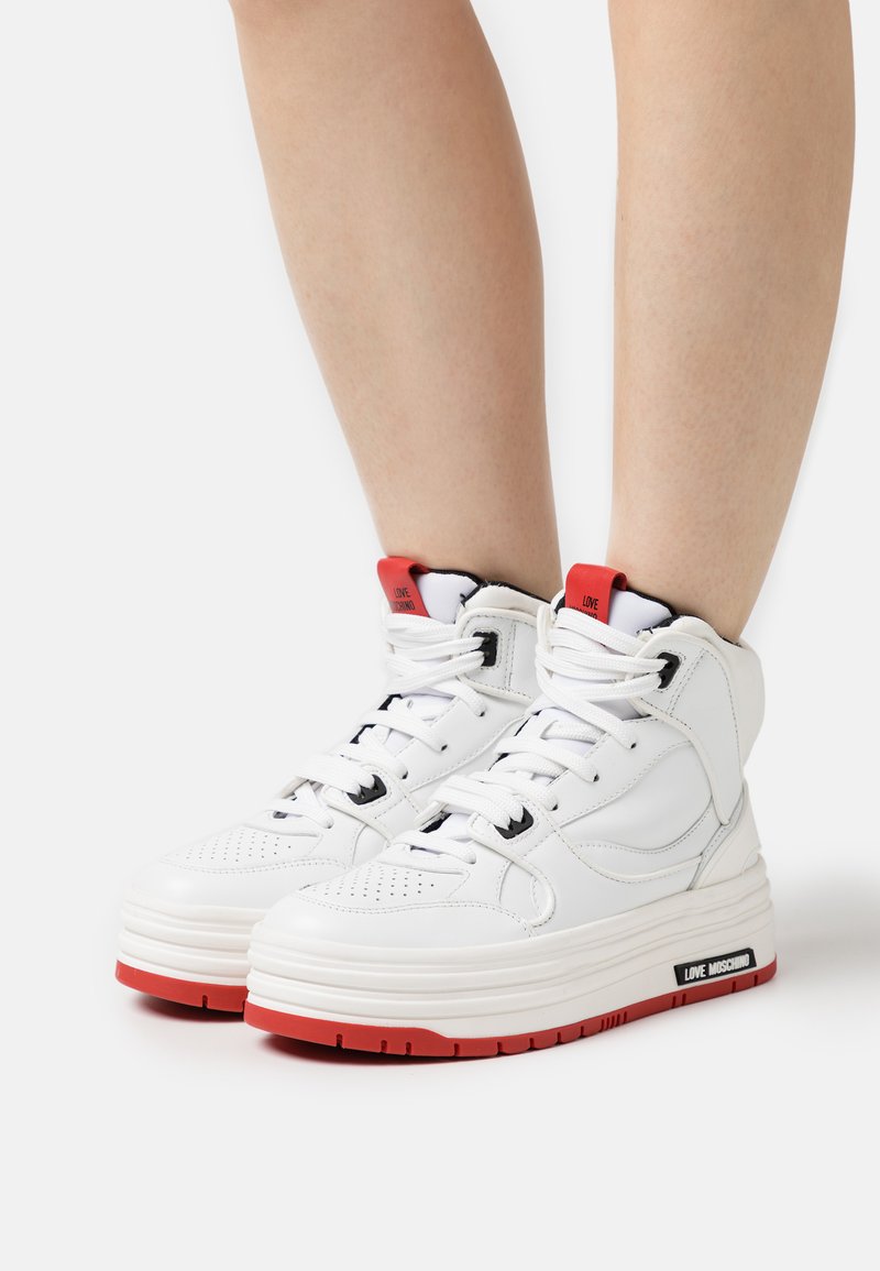 basket femme moschino