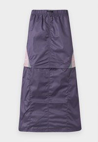 Neselectat, dark raisin/violet ore/smoke grey