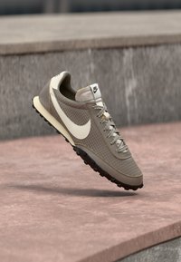Δεν επιλέχθηκε, moon fossil/sail/shadow brown/coconut milk/black