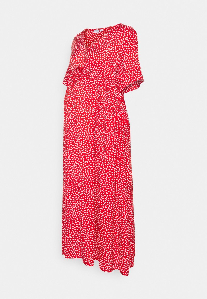Robe maxi de maternité rouge à pois blancs, manches courtes, col en V et taille froncée.