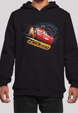 Czarna bluza z kapturem z kolorową grafiką czerwonego samochodu wyścigowego, Lightning McQueen, i elementami cyfrowego prędkościomierza na klatce piersiowej.
