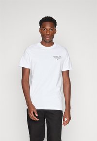 Tommy Jeans SLIM ESSENTIAL GRAPHIC TEE - Apdrukāts T-krekls - white