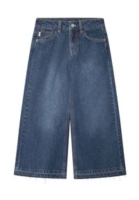 Culotte in denim di blu medio con orlo grezzo. Presenta una chiusura a bottone, cinque tasche e un design ampio.