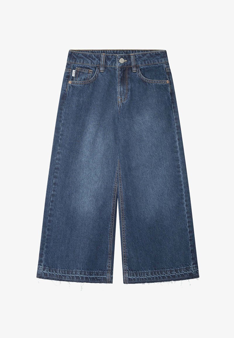 Denim culotte hlače u srednje plavoj boji s neprerađenim rubom. Značajke uključuju zatvaranje na dugme, pet džepova i širok kroj.