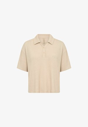 Bež kratka polo majica s tri gumba i teksturiranim pletenim materijalom.