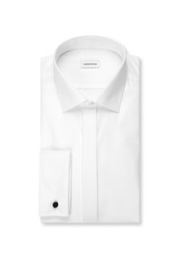 Złożona biała koszula z kołnierzem w szpic i czarnym spinką do mankietów, widoczna metka marki wewnątrz kołnierza.