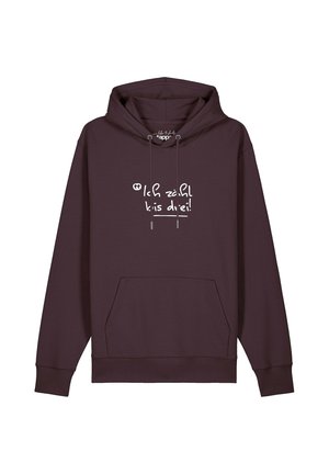 Dunkelbrauner Hoodie mit Fronttasche und weißem deutschen Text "Ich zähl bis drei!" auf der Brust gedruckt.