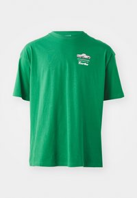 GRAPHIC TEE - Apdrukāts T-krekls - archive green