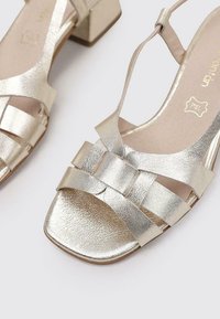 Sandra Fontán Sandales - gold