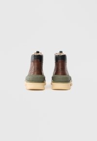 GANT NEBRADA - Gležnjarji z vezalkami - dark brown