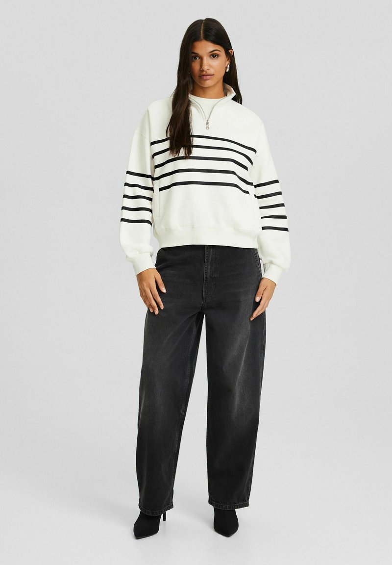 Bershka Sweater wit