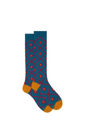Calze blu turchese a lunghezza ginocchio con un motivo a diamante in rosso e giallo. Presentano una punta arancione e polsini a costine. Realizzate in un tessuto confortevole.