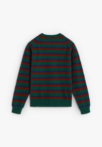 Suéter de punto con rayas horizontales en verde, rojo y azul oscuro. Cuello redondo clásico y puños y dobladillo acanalados. Textura suave.