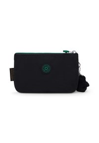Bolsa negra de nylon con cremallera verde y llavero de pompón, que presenta un logo redondo en la parte frontal. Diseño compacto y duradero.