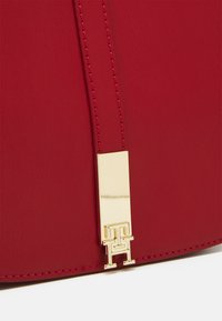 Tommy Hilfiger HERITAGE SADDLE BAG - Rankinė - dark magma