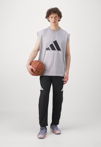 adidas Performance TEE - T-shirt imprimé - glory grey