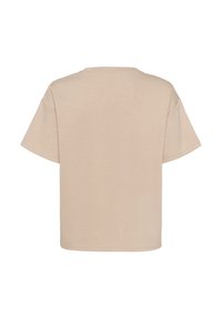 Beige t-shirt med kort ärm och rundad halsringning. Mjuk, slät tyg med avslappnad passform. Inga mönster eller ytterligare detaljer synliga.