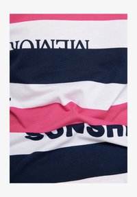 Unausgewählt, magenta