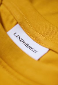 Lindbergh EMBROIDERY TEE - Camiseta estampada - lt honey